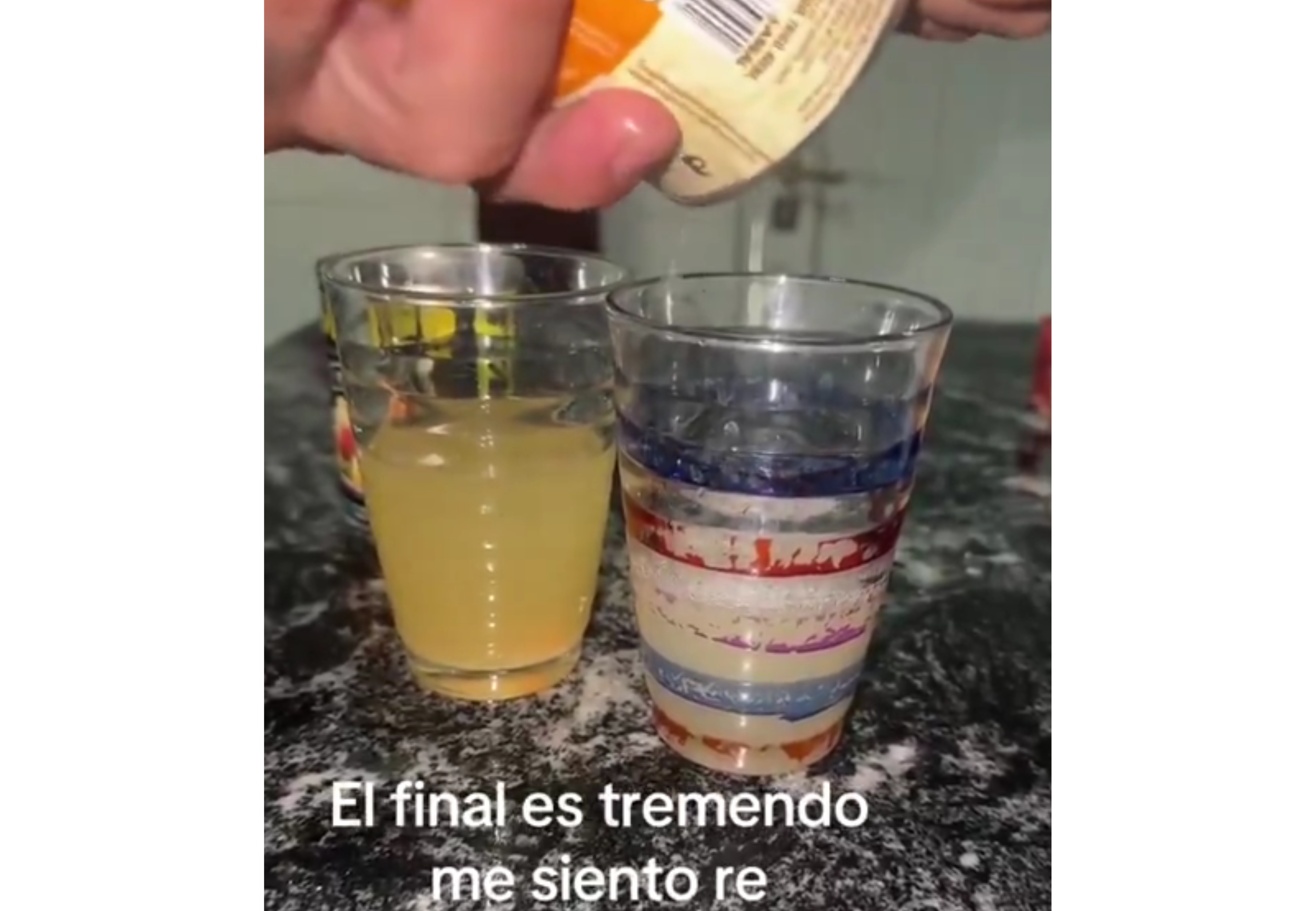 El jugo de la lata Inca a la izquierda y el de la Inalpa a la derecha.