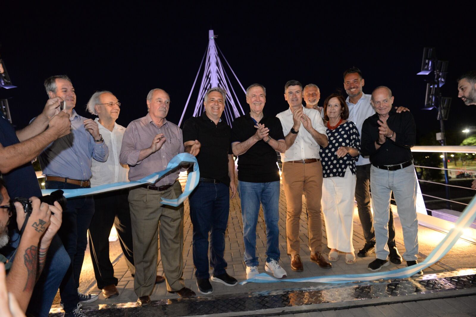 Schiaretti, Llaryora y Passerini inauguraron el puente peatonal y la remodelación de la explaza Austria (Municipalidad de Córdoba).