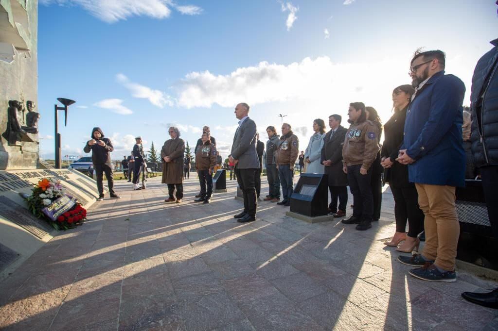 Sentido homenaje a los caídos, familiares y veteranos de Malvinas