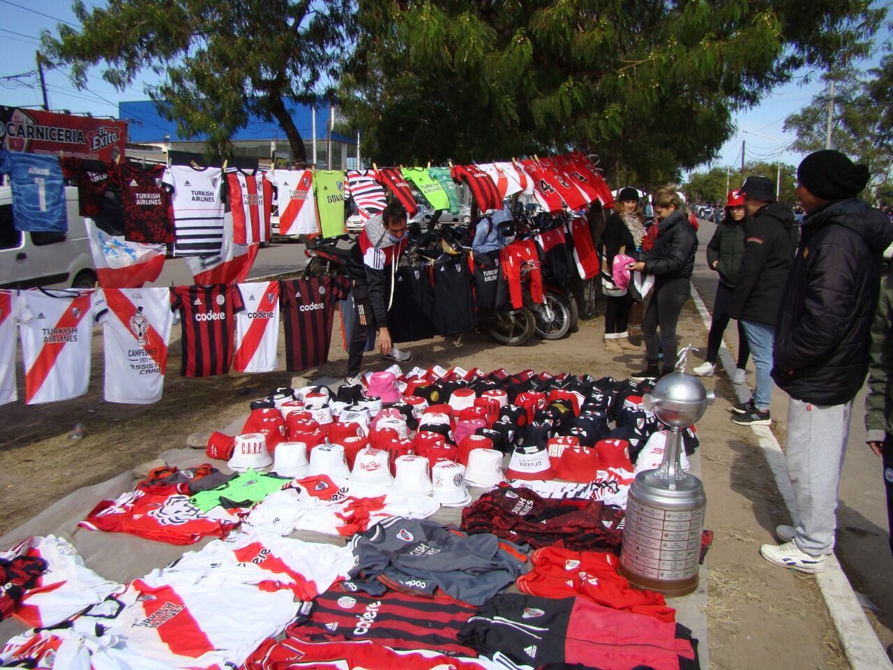 Locura por River en Chaco: los hinchas ya se preparan para disfrutar del partido del equipo de Gallardo.