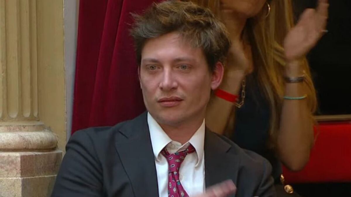 ¡Irreconocible! El increíble cambio físico de Santiago Caputo en 9 meses del gobierno de Javier Milei