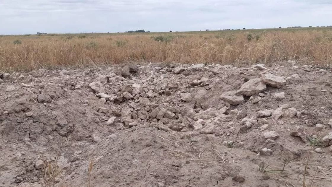 Apareció una erupción en el suelo de un campo de La Pampa que se habría originado desde adentro de la tierra.