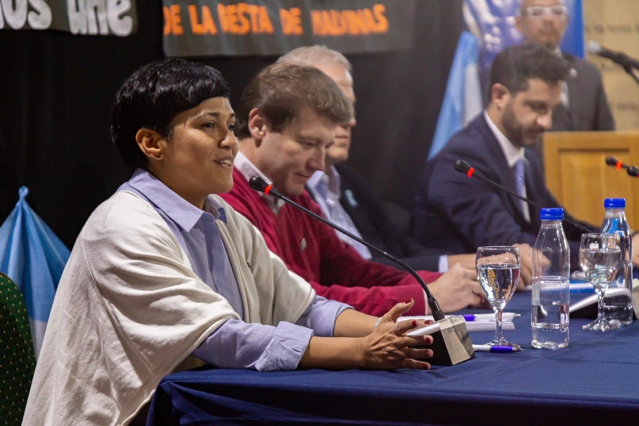 La ministra de Educación, Cultura, Ciencia y Tecnología de la provincia Analía Cubino, agradeció la presencia de todos y todas las que pudieron  concurrir.