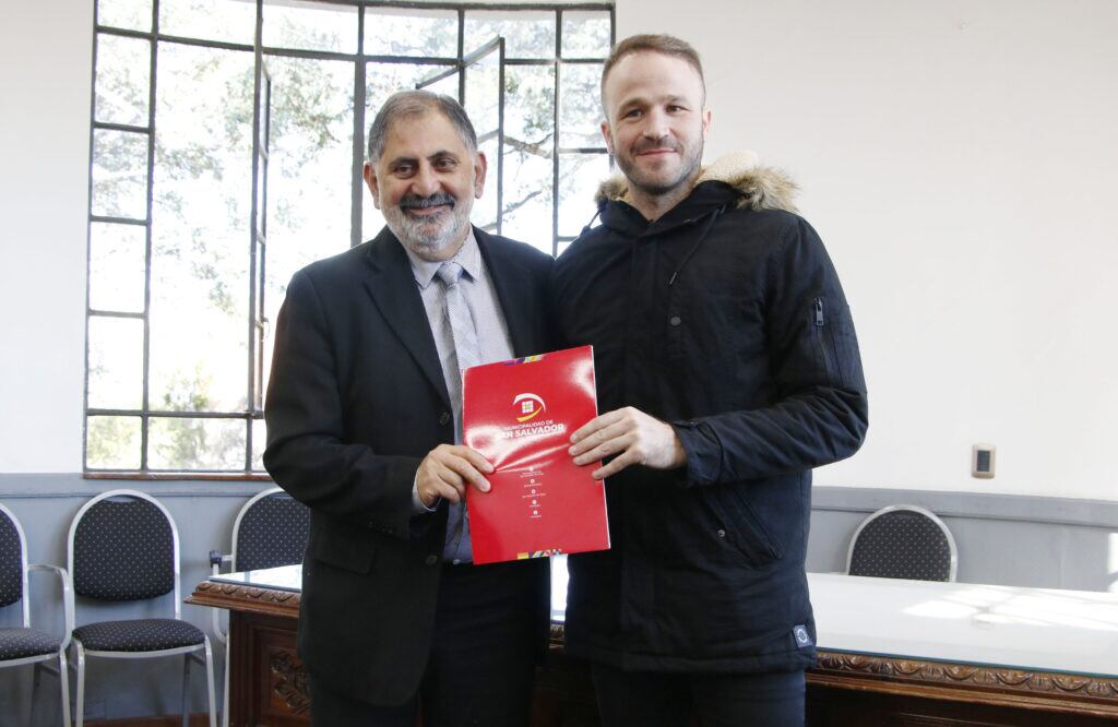 El cuatro veces campeón de TC, Agustín Canapino, también es parte de la embajada del Turismo Carretera que llegó a Jujuy y fue recibida en la Municipalidad por el intendente Raúl Jorge.