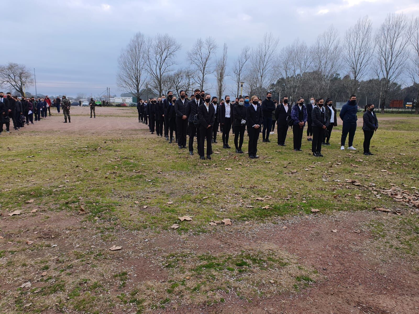 300 aspirantes se hicieron pruebas en la sede de la Sociedad Rural de Azul.