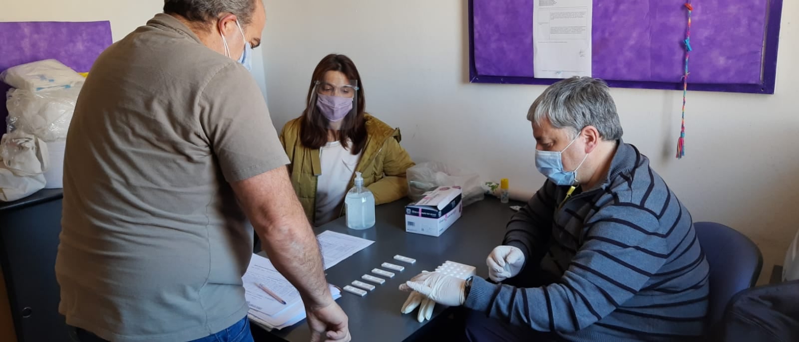 Testeos voluntarios de covid 19 a docentes