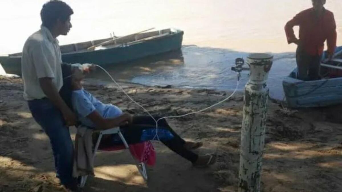 Una embarazada tuvo que ser trasladada desde Chaco hasta el hospital de Formosa en canoa por falta de ambulancias