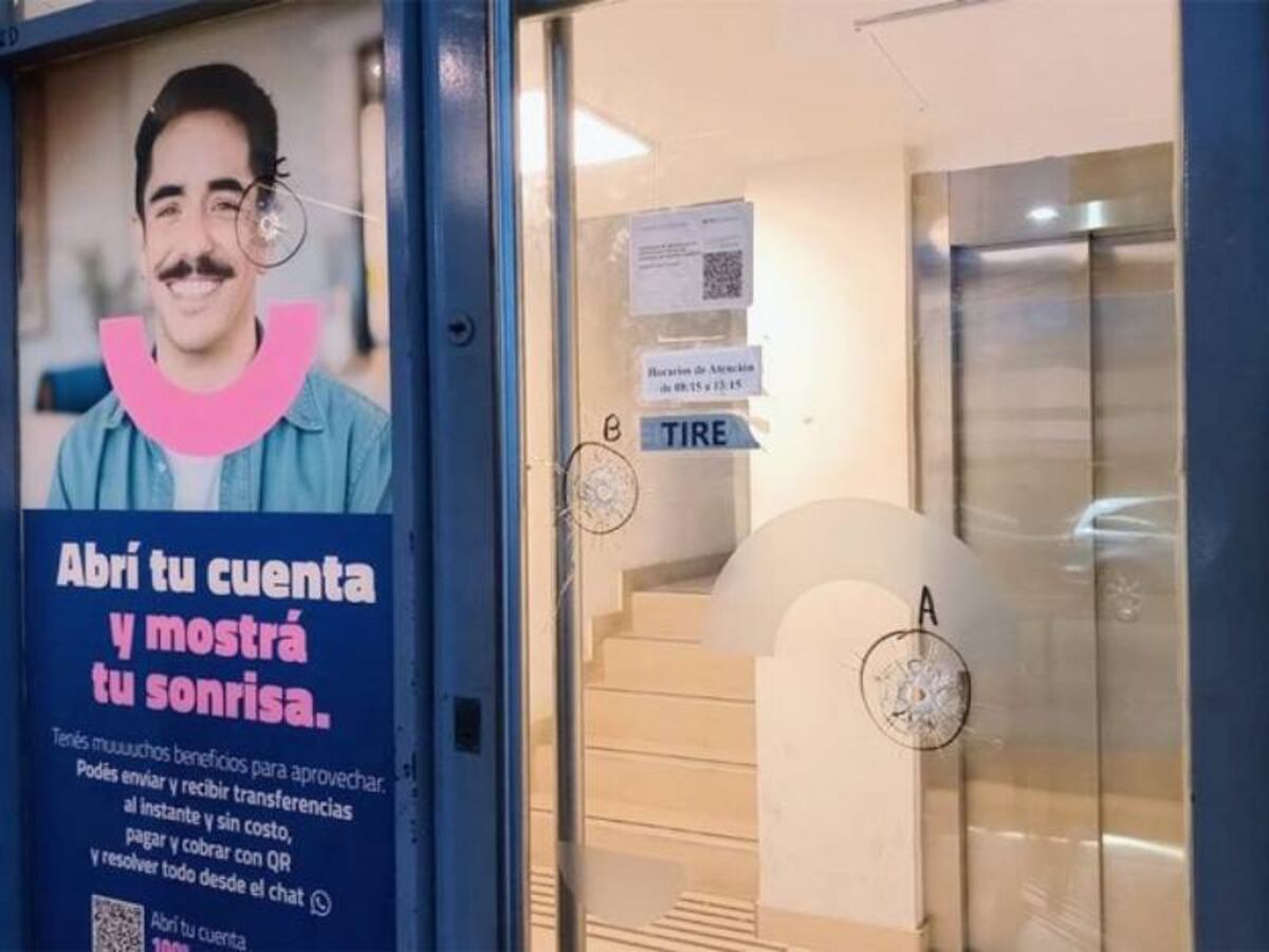 Balearon un banco y dejaron una nota amenazante contra Maximiliano Pullaro en Rosario