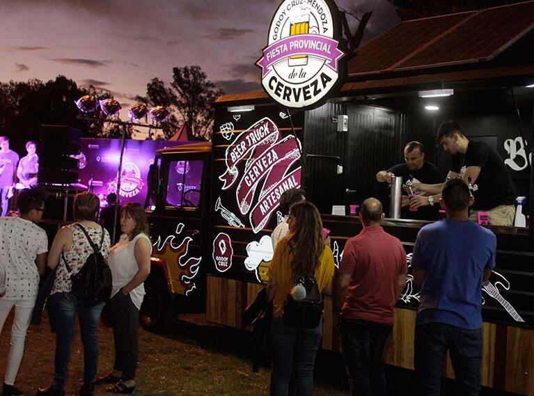 Todo lo recaudado por el Beer Truck o camión cervecero de Godoy Cruz se destinará al Banco de Alimentos de Mendoza.