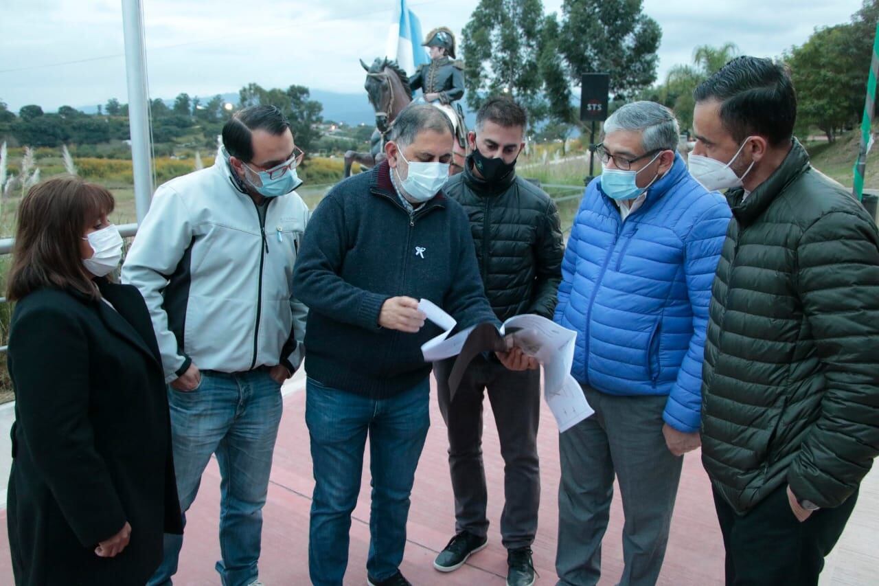 El intendente Raúl Jorge, y el presidente del Concejo Deliberante, Lisandro Aguiar, intercambiaron opiniones con el ministro Guillermo Corro acerca de la seguridad del parque Belgrano.