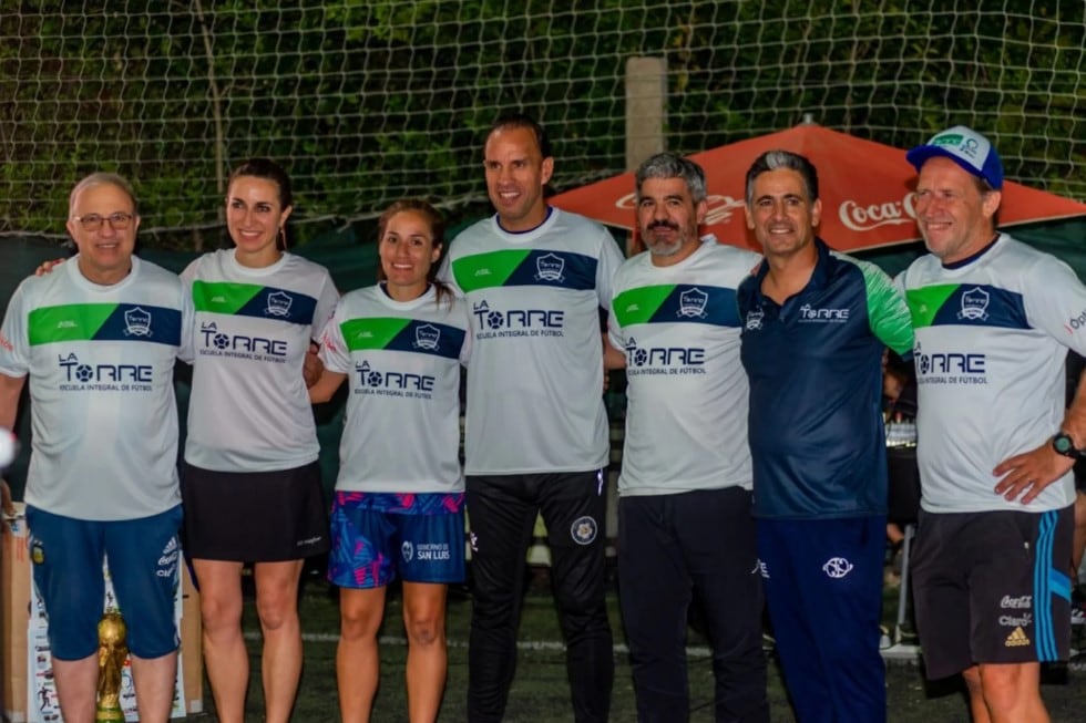 "La Torre" festejó sus 25 años con la visita de 3 estrellas del fútbol argentino y dos referentes del fútbol femenino local.