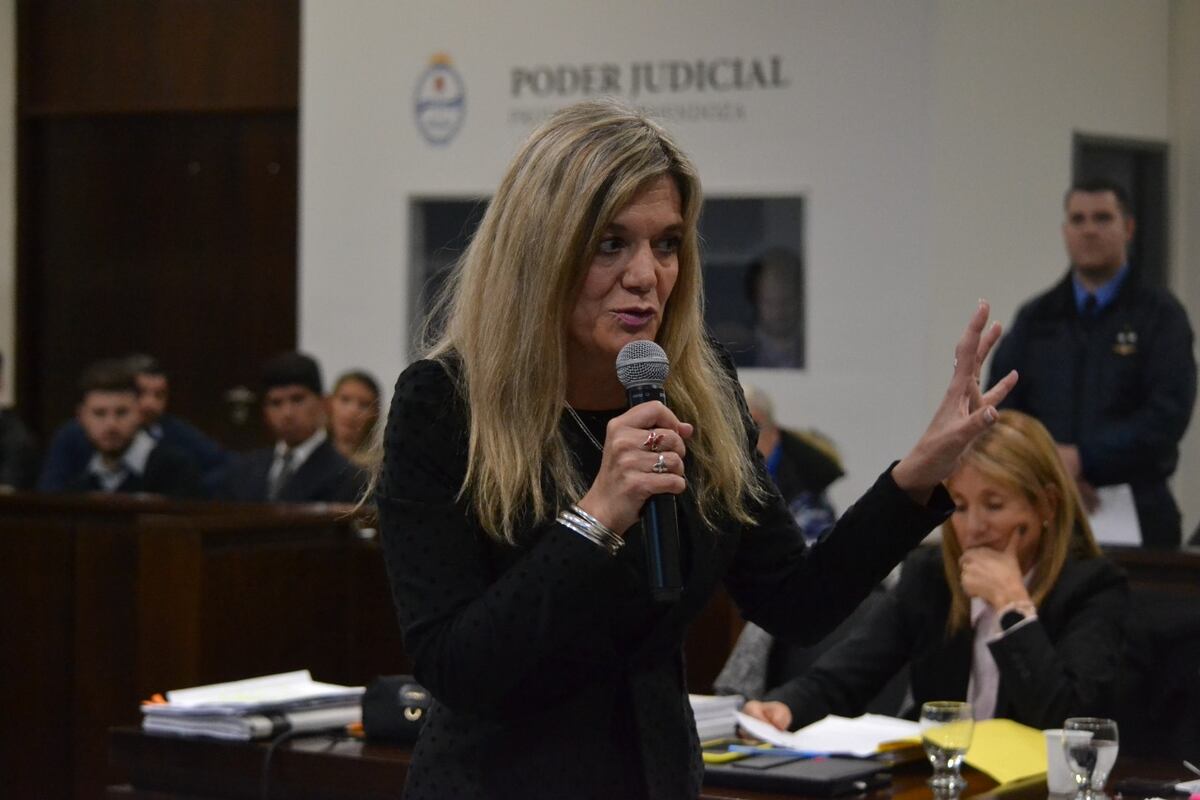 En medio de un juicio en Mendoza, un peligroso delincuente intentó apuñalar a una fiscal