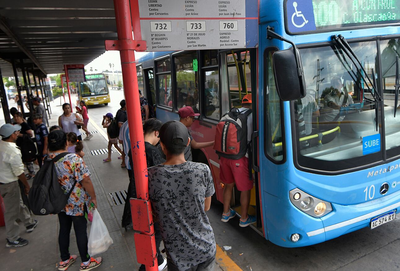 Las frecuencias de transporte público será como cada domingo pero con pasajes gratuitos. 

Foto:Orlando Pelichotti