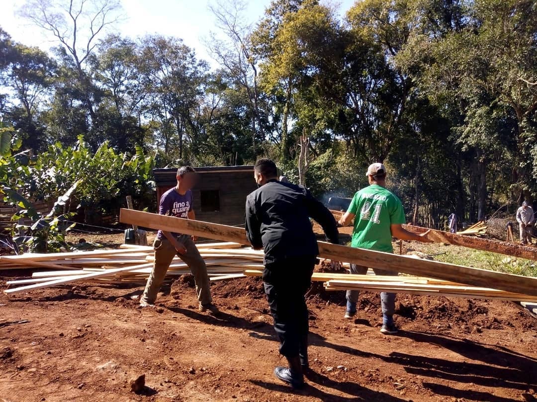 Gesto solidario ante familia de escasos recursos en Puerto Rico.