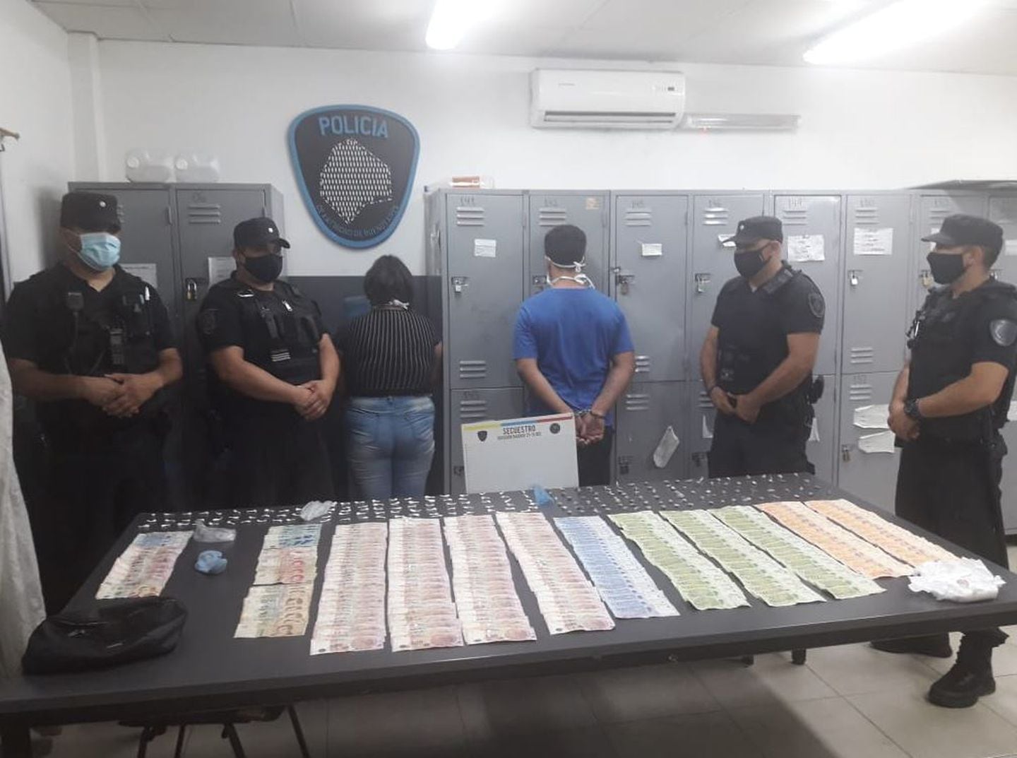 Detuvieron a una pareja en Barrio 31 que vendía droga en un carrito de bebé. (Foto: Policía de la Ciudad)