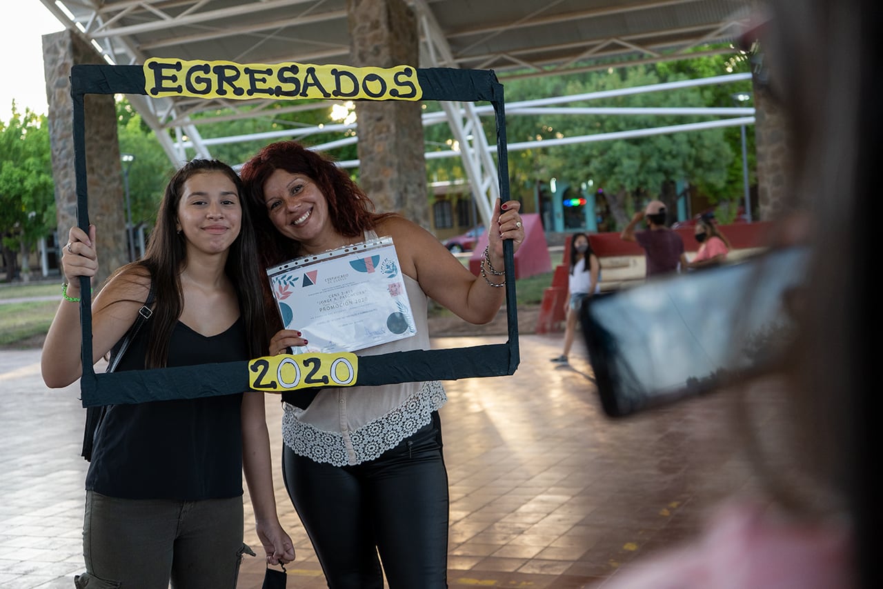 Empelados municipales de Las Heras egresaron gracias al programa de Terminalidad Educativa 2020.