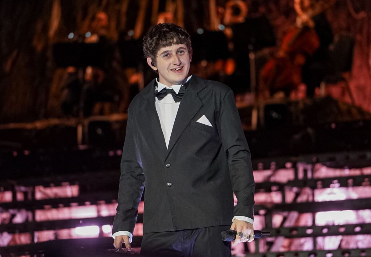 La noche soñada de Dillom en Vélez con la aparición de Lali, Juanse y el Pity Álvarez y un cierre al estilo Sinatra