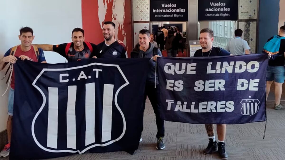 El encantador de iguanas: un hincha de Talleres protagonizó un insólito momento en Ecuador