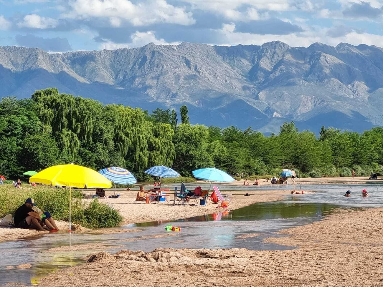 Turismo este domingo, en Arroyo de los Patos, Valle de Traslasierra. Foto La Voz.