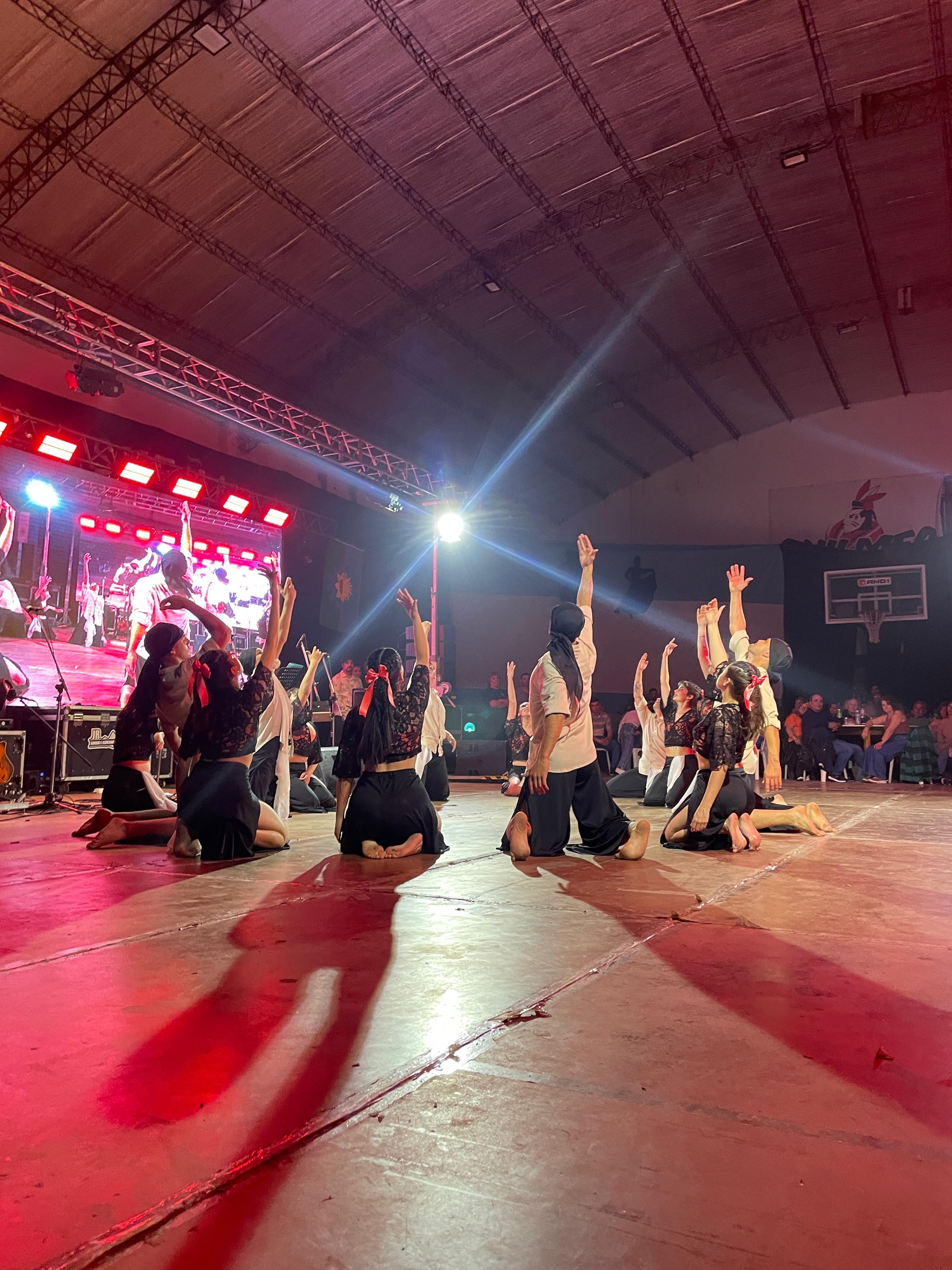 Danzares brilló en una noche de folklore y emoción