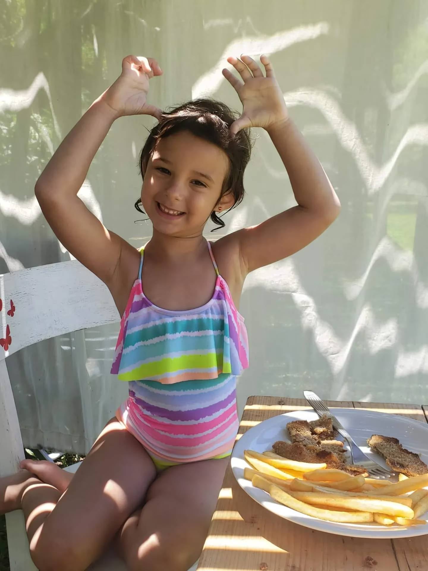 Lara, la pequeña rosarina que necesita de todos para terminar su tratamiento médico.