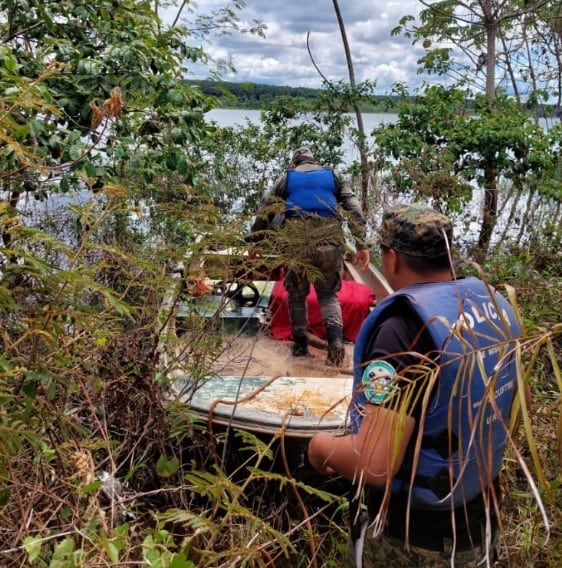 Incautan elementos de pesca furtiva en el lago Urugua-í.