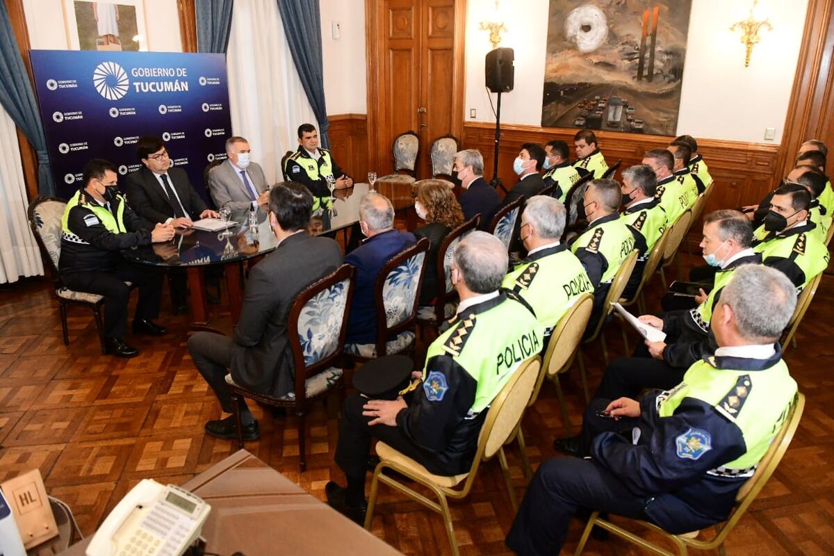 El gobernador se reunió con la Plana Mayor de la Policía de la provincia