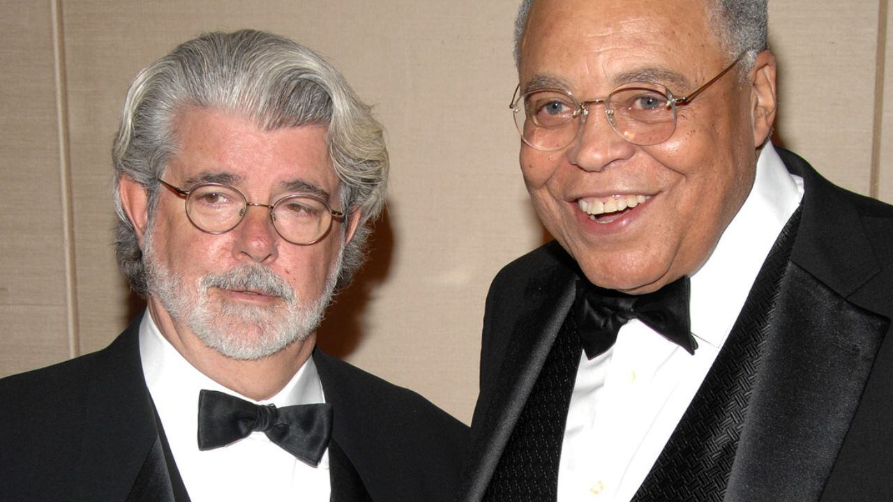 James Earl Jones junto a George Lucas, creador de Star Wars.