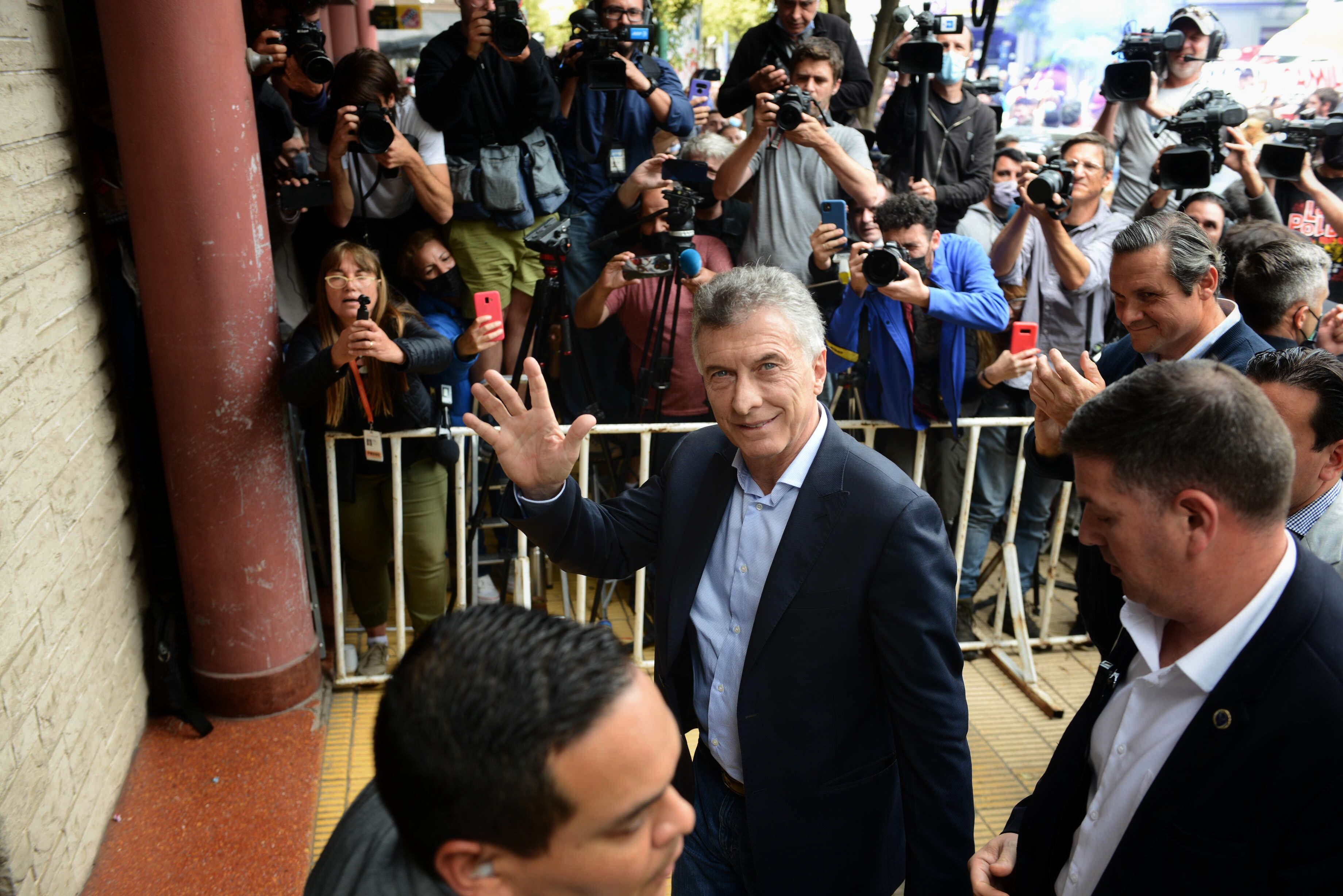 El ex presidente Mauricio Macri en el Juzgado Federal de Dolores, donde declaró por el presunto espionaje a familiares de víctimas del submarino Ara San Juan.
(Foto: Clarín)