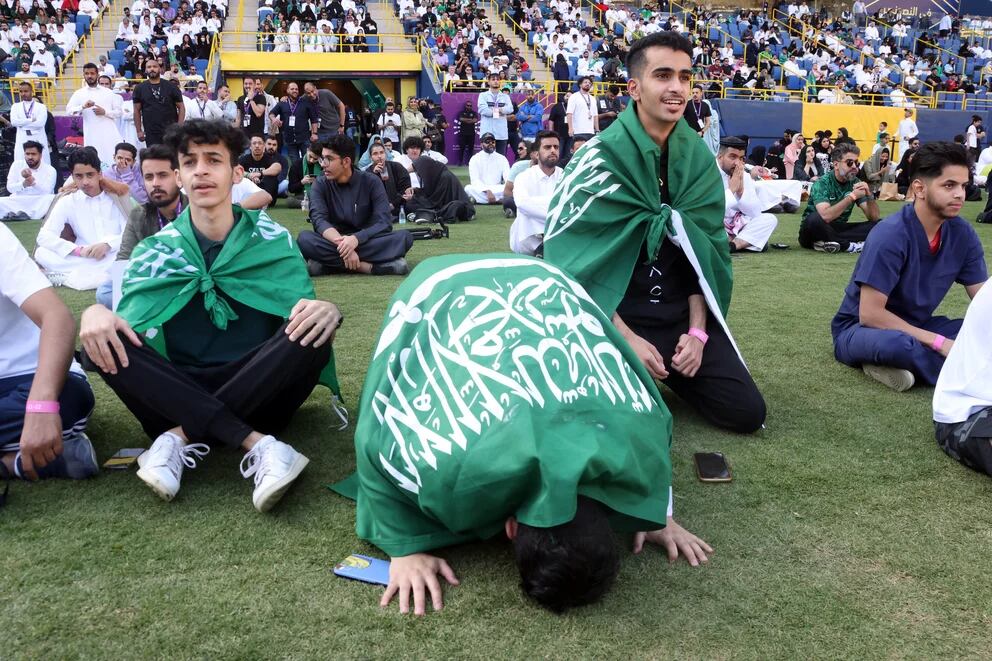 Los fanáticos árabes festejaron la victoria histórica de su selección sobre Argentina. Foto: Gentileza.