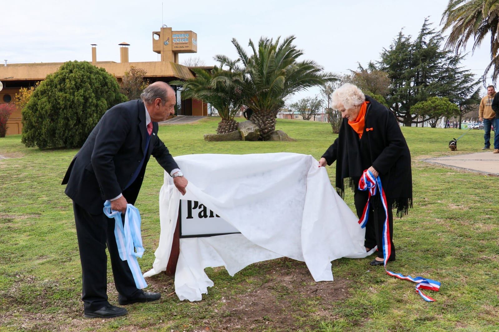 Inauguración de la Plazoleta de los Países Bajos