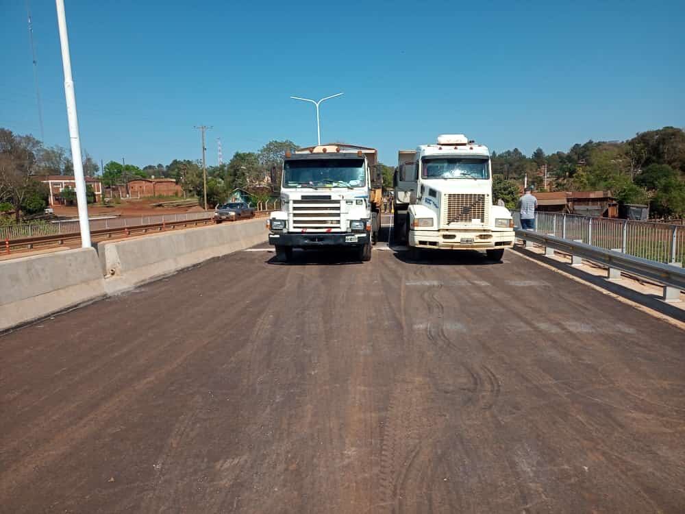 Comandante Andresito: finalizan el segundo tablero del puente sobre arroyo San Francisco.