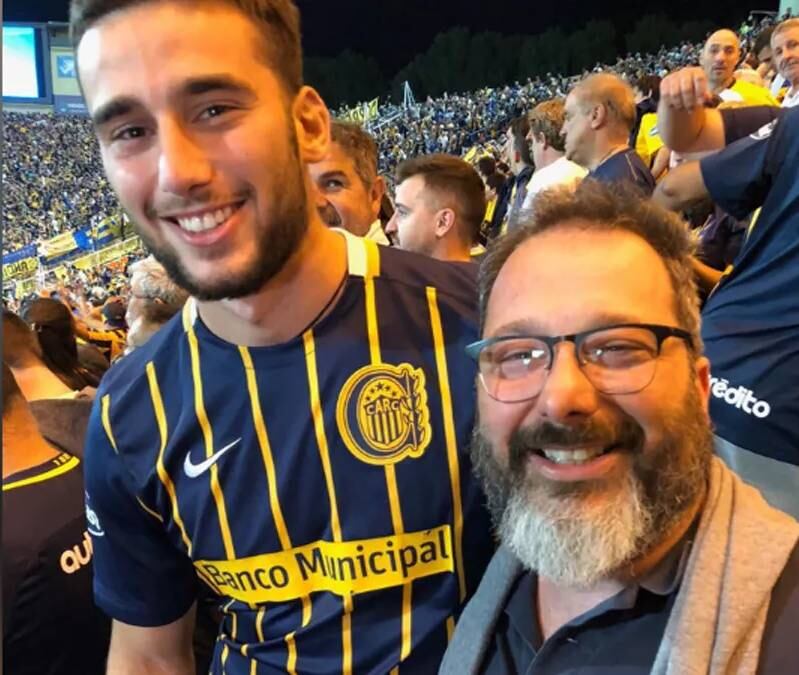 Gerardo Rozín y su hijo Pedro en la cancha