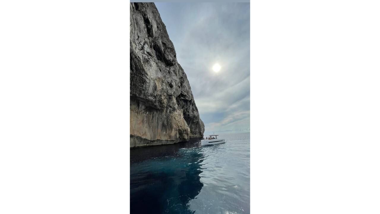 A pesar de que el cielo no estaba despejado, Antonela se llevó buenas fotos de las islas cercanas a Ibiza.