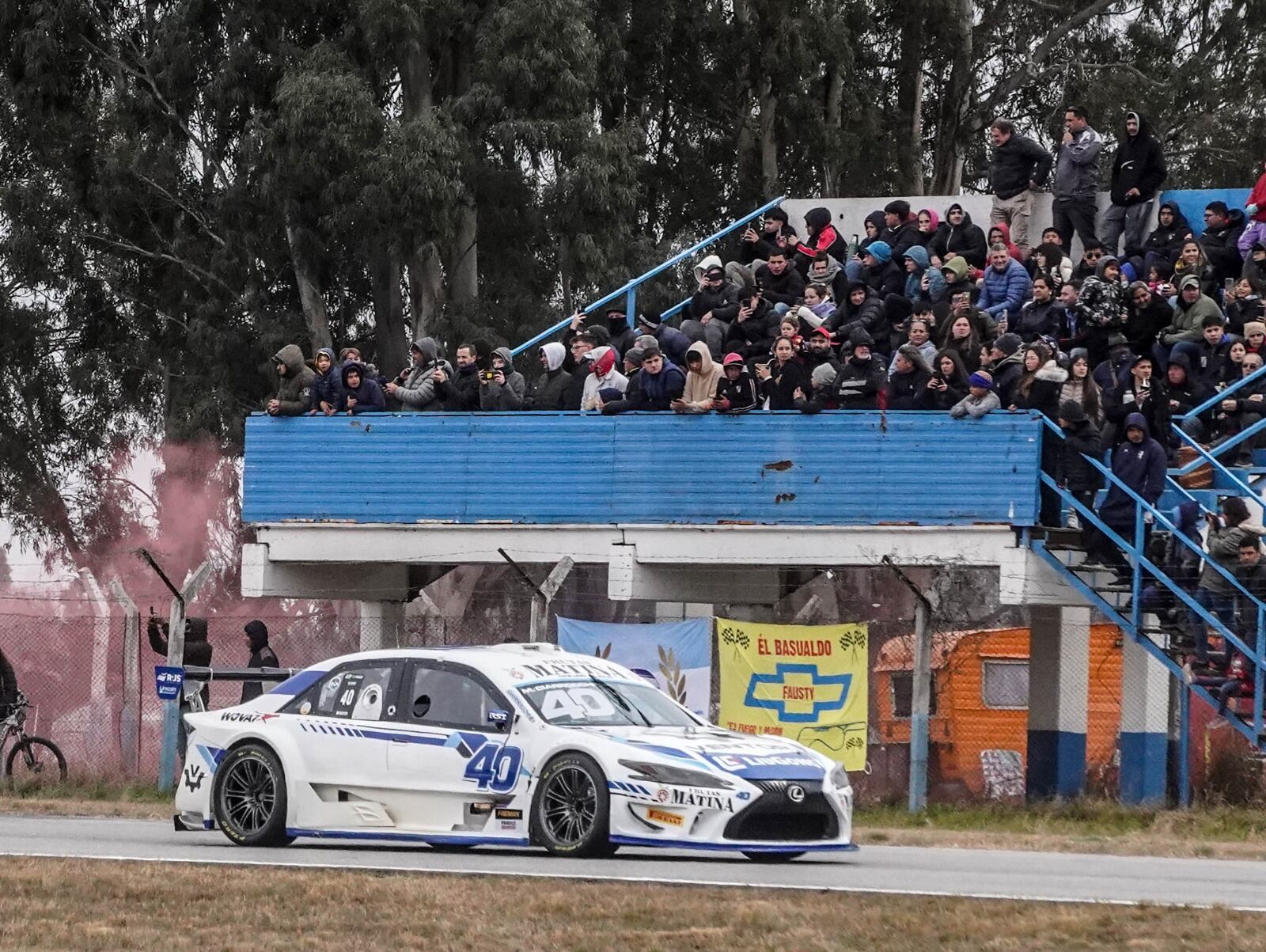 Siguiendo las huellas del experimentado Marcelo Ciarrocchi, entre otros, los más jóvenes pilotos de la provincia de Córdoba prueban este viernes con el Top Race en el Cabalén.