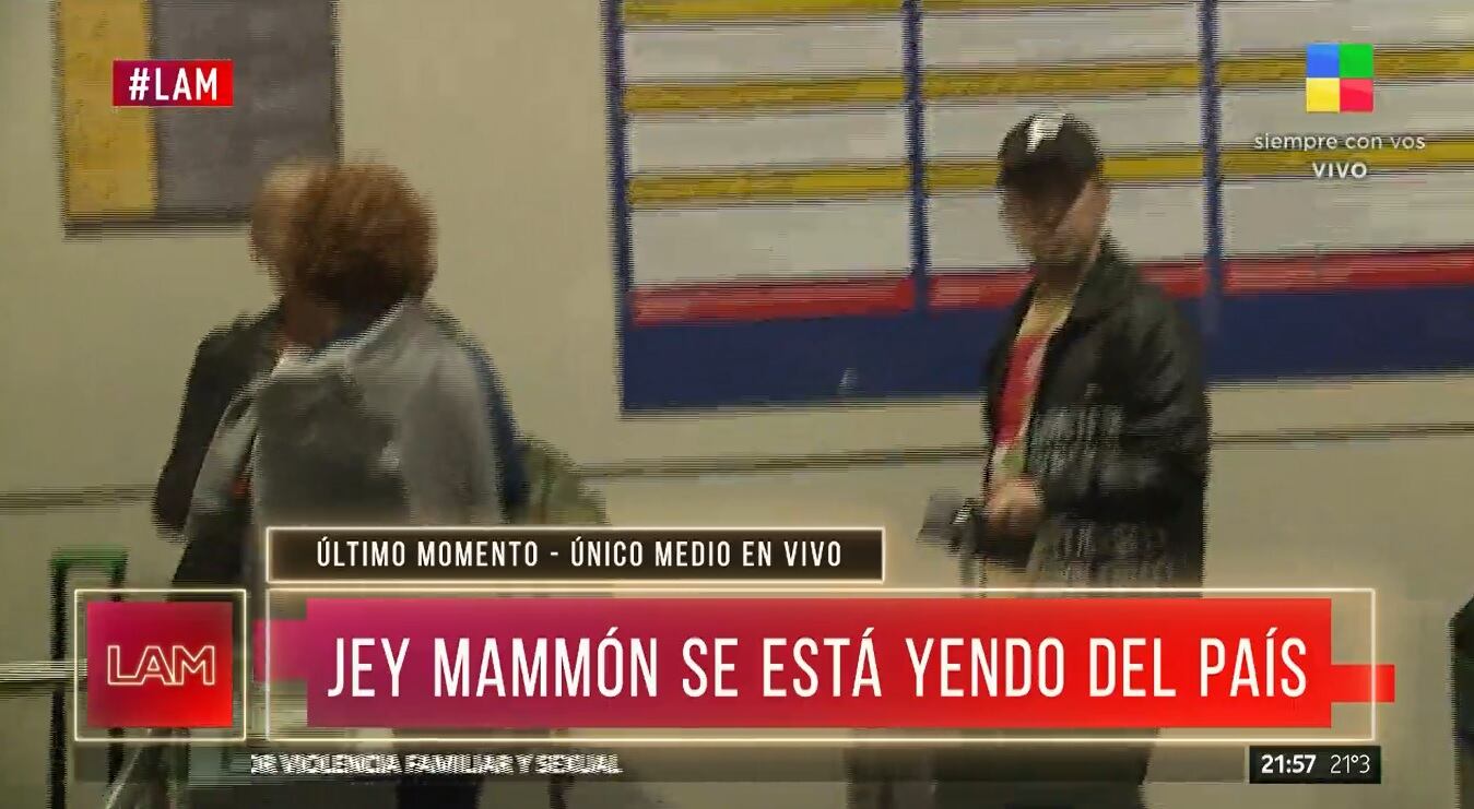 Jey Mammón se fue del país.