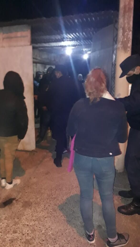 La policía intervino en varias Fiestas clandestinas en Paraná esta madrugada.