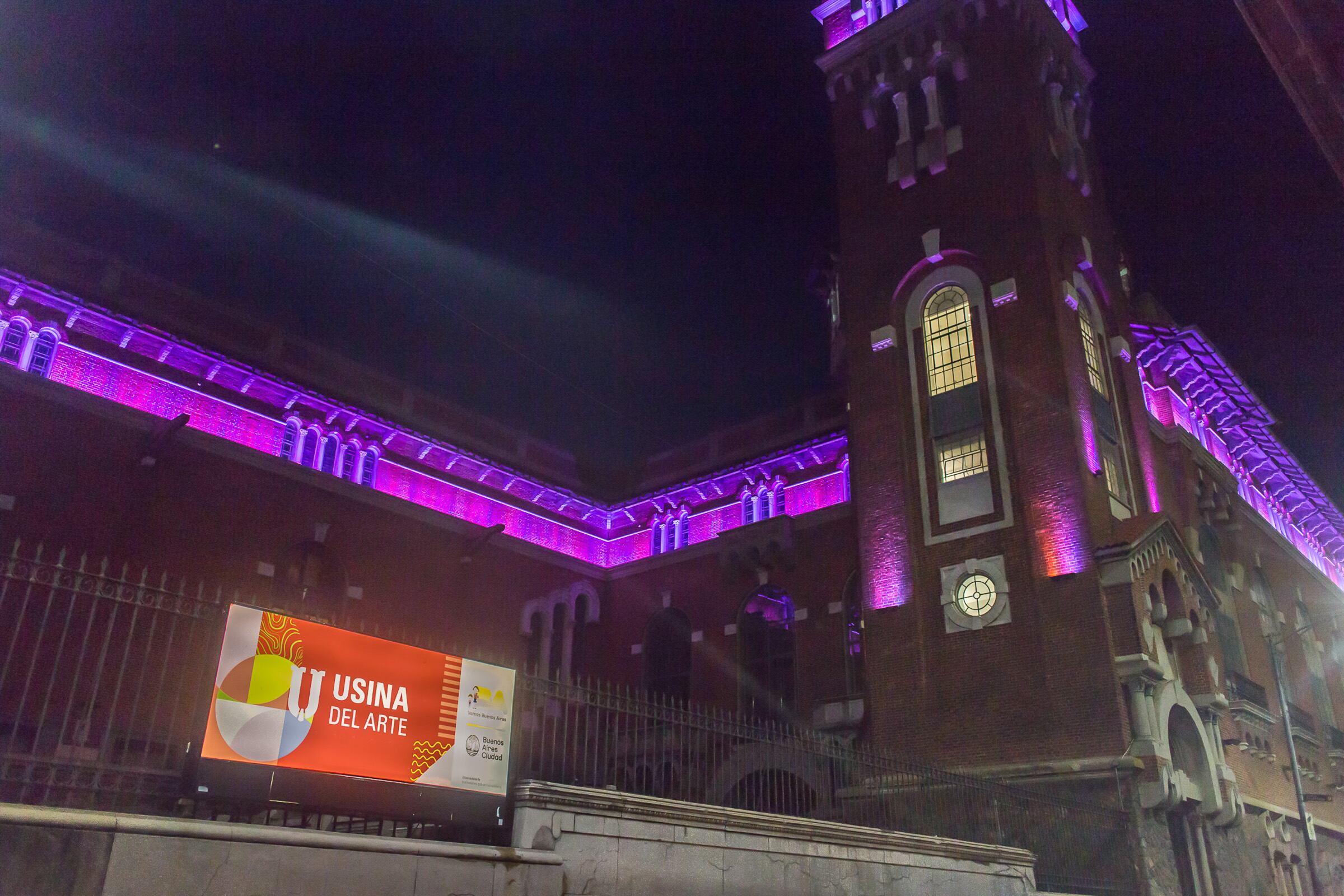 Presentaron la Vendimia en la Ciudad de Buenos Aires y los monumentos embleámticos se tiñeron de malbec.