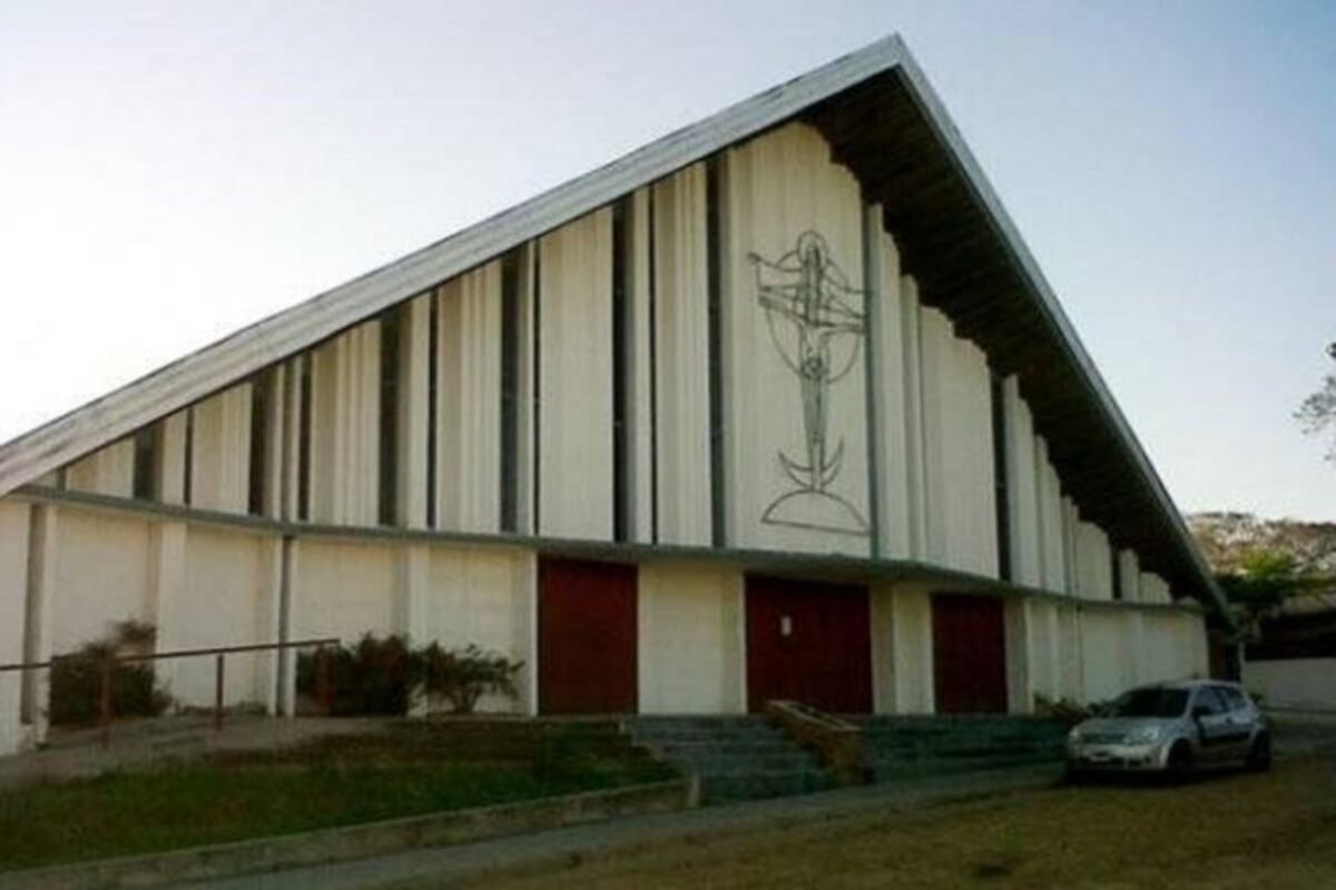 Robo en una iglesia de Concordia: le robaron un Caliz de misa, una guitarra y un recuerdo de la venida del Papa