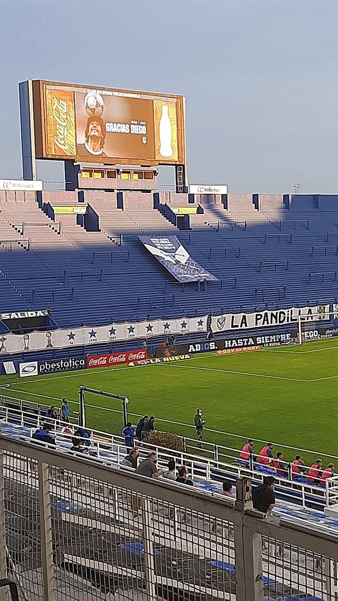 El preciso momento en el que salió el sol en la cancha de Vélez Sarsfield.