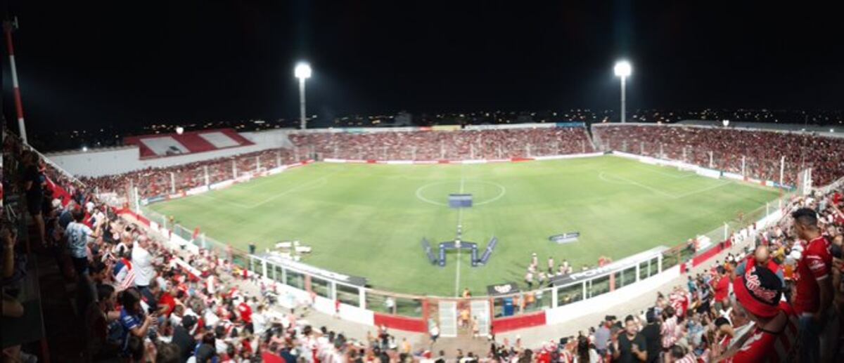 Instituto y los goles fuera de la cancha: con tribunas llenas y luces nuevas