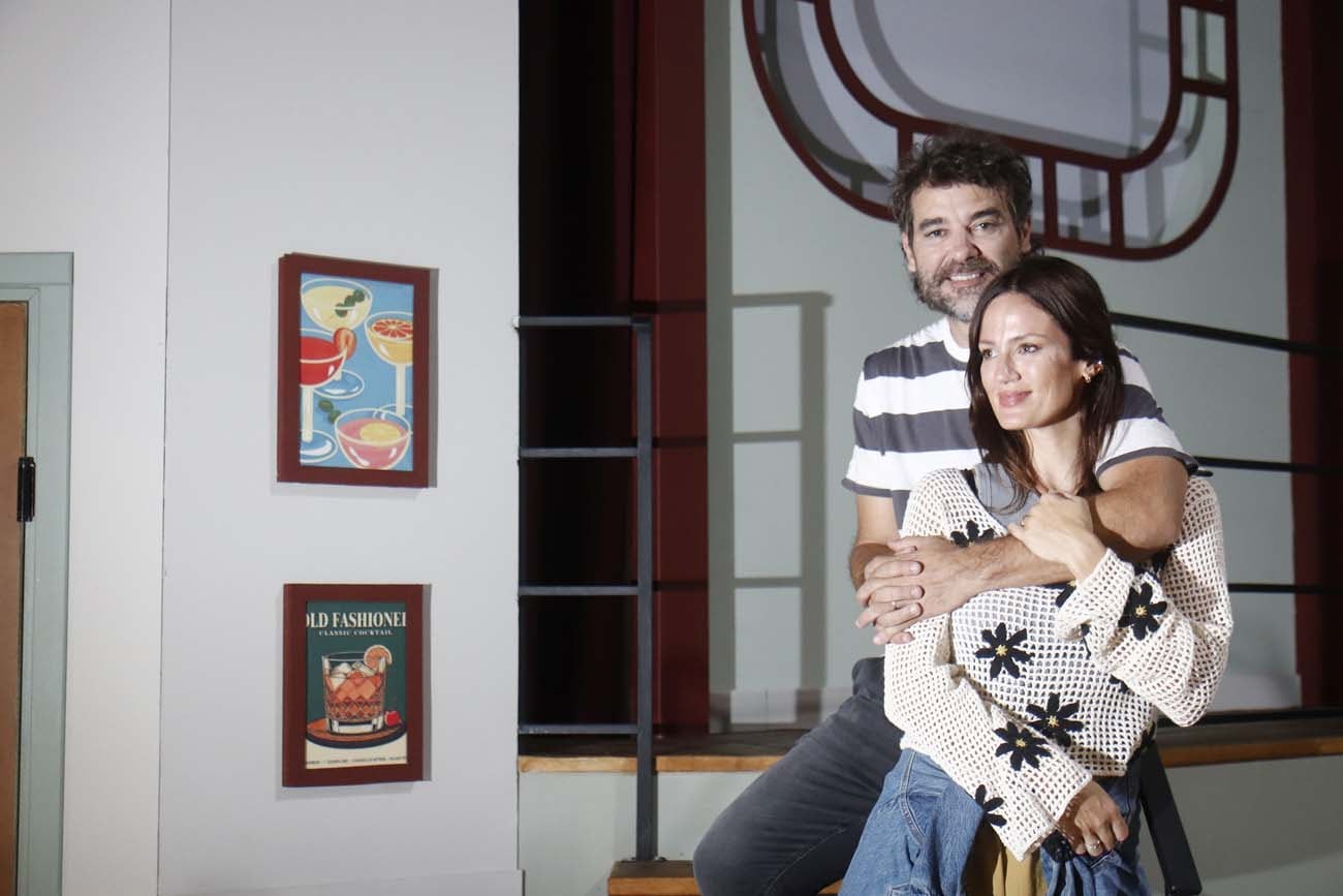 Paula Chaves y Peter Alfonso en el teatro en Villa Carlos Paz (La Voz)