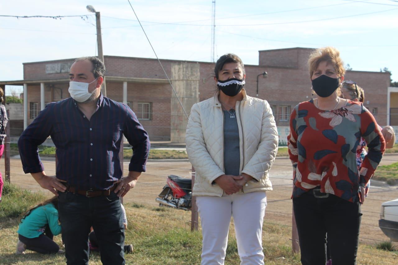 La Municipalidad entregó pintura y elementos deportivos a la Escuelita de Fútbol del Barrio Ranchos