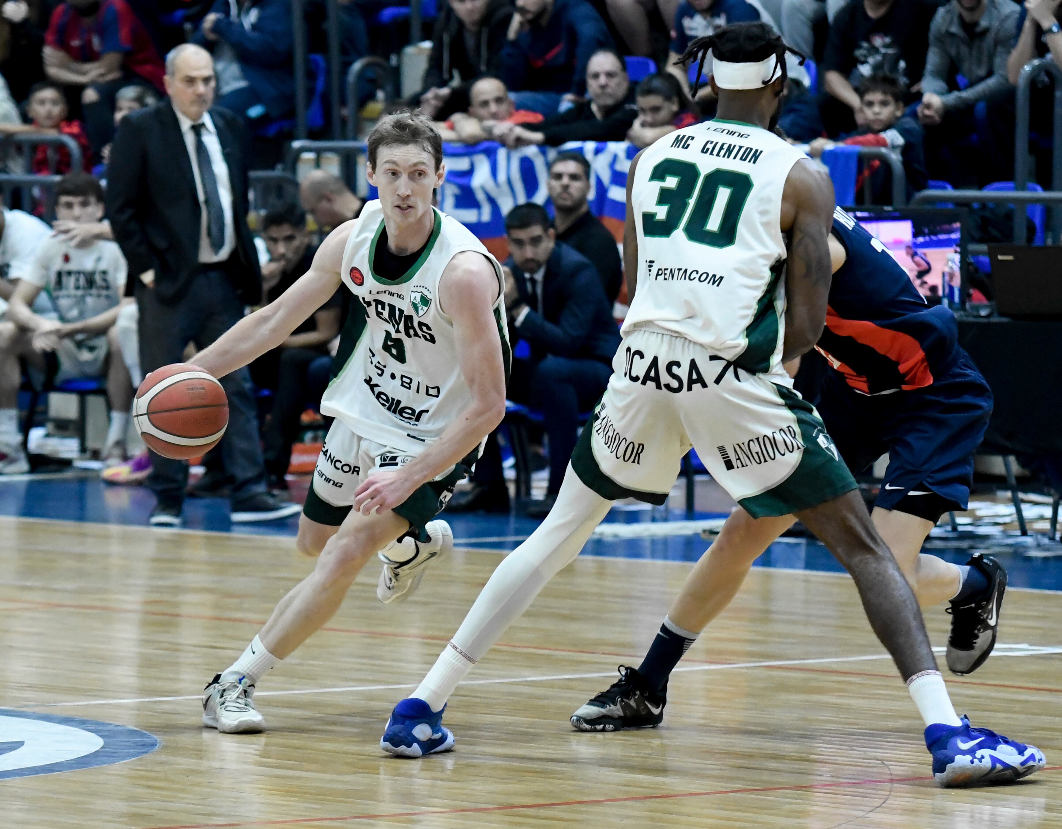 Atenas se mide con San Lorenzo en el primer partido de la serie por la permanencia en la Liga Nacional. (Matías García / Liga Nacional)