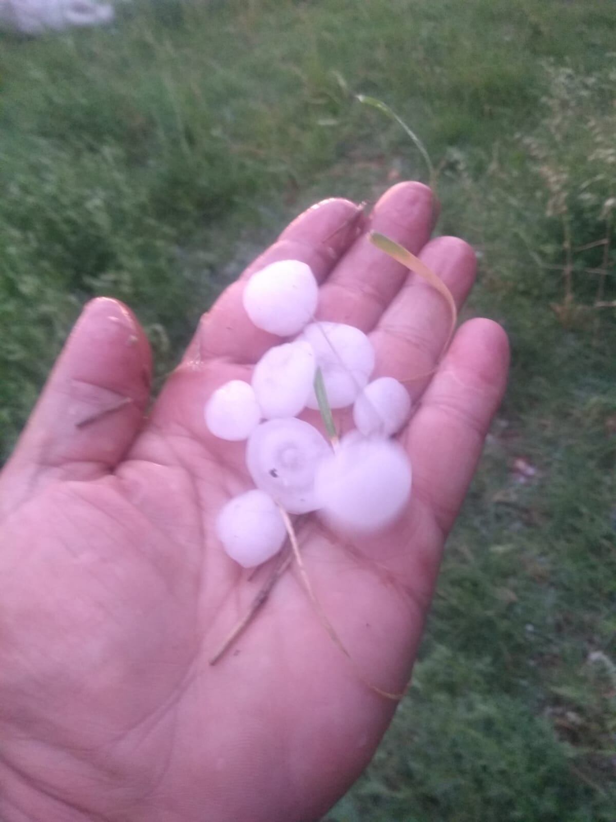 Precipitó granizo en la zona de La Escandinava en Alvear.