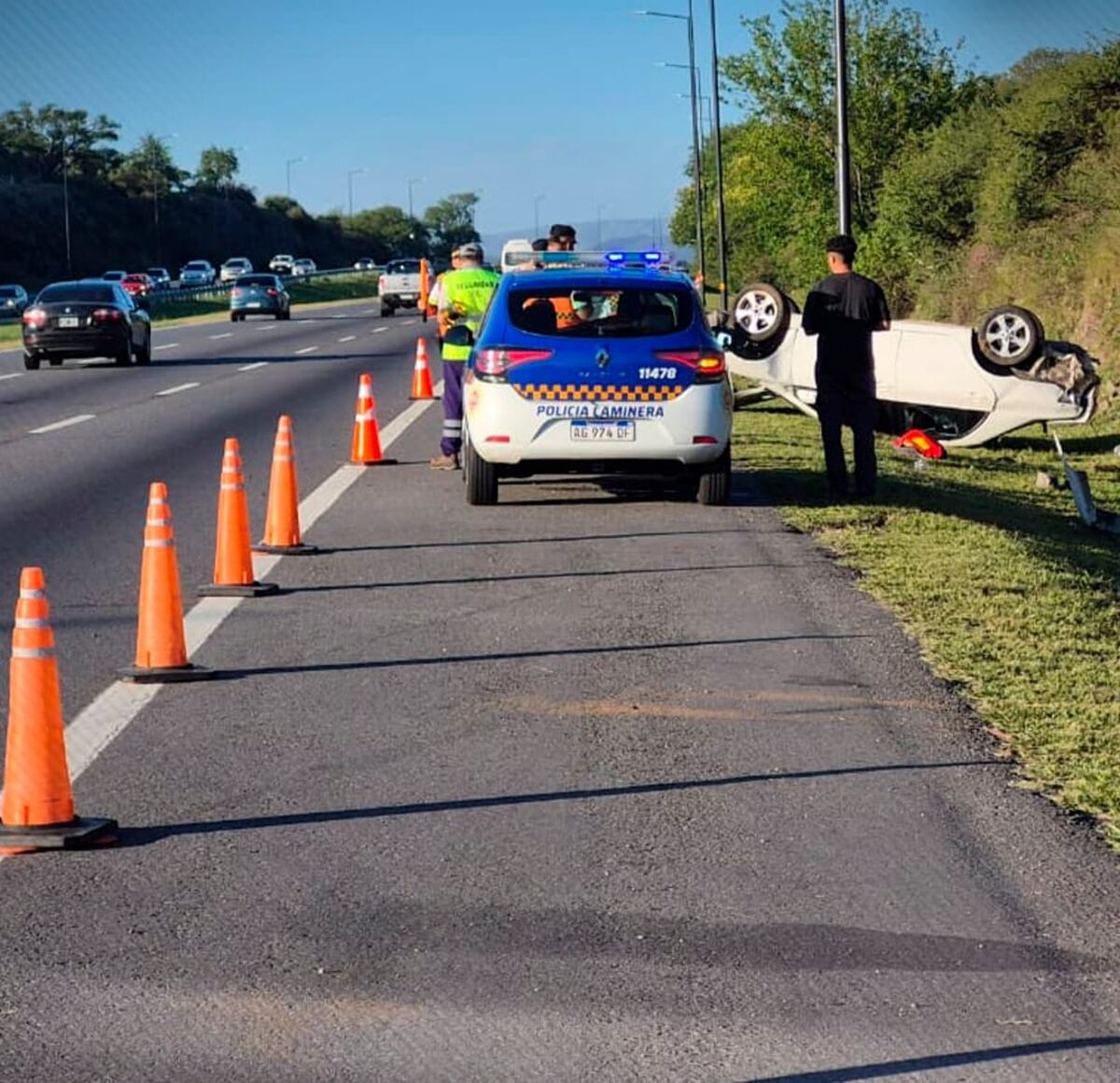 Se quedó dormido al volante y volcó en la autopista Córdoba-Carlos Paz: salió ileso