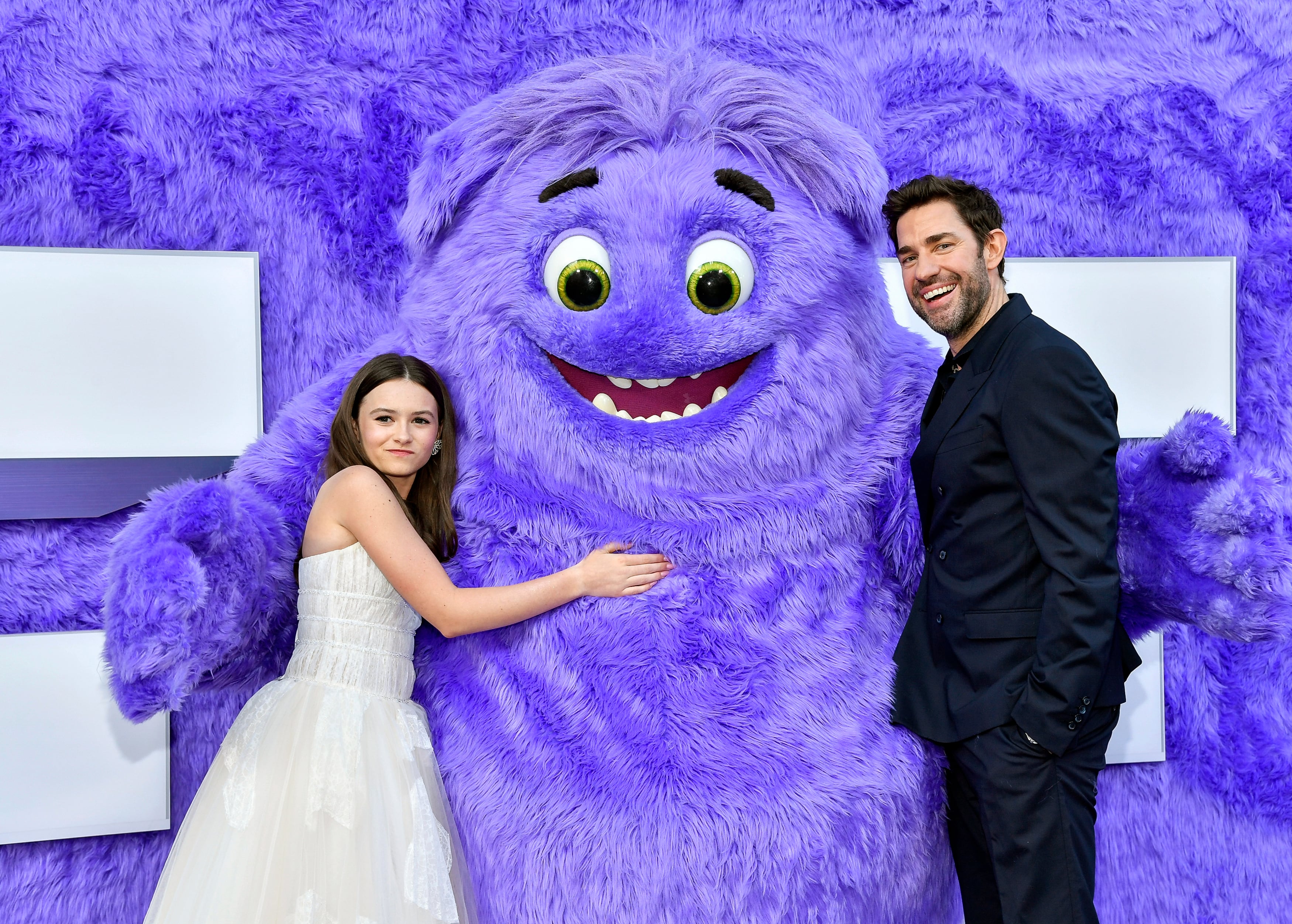 Cailey Fleming (i) y John Krasinski en la premiere de “IF” en Nueva York el 13 de mayo de 2024.   (Evan Agostini/Invision/AP)