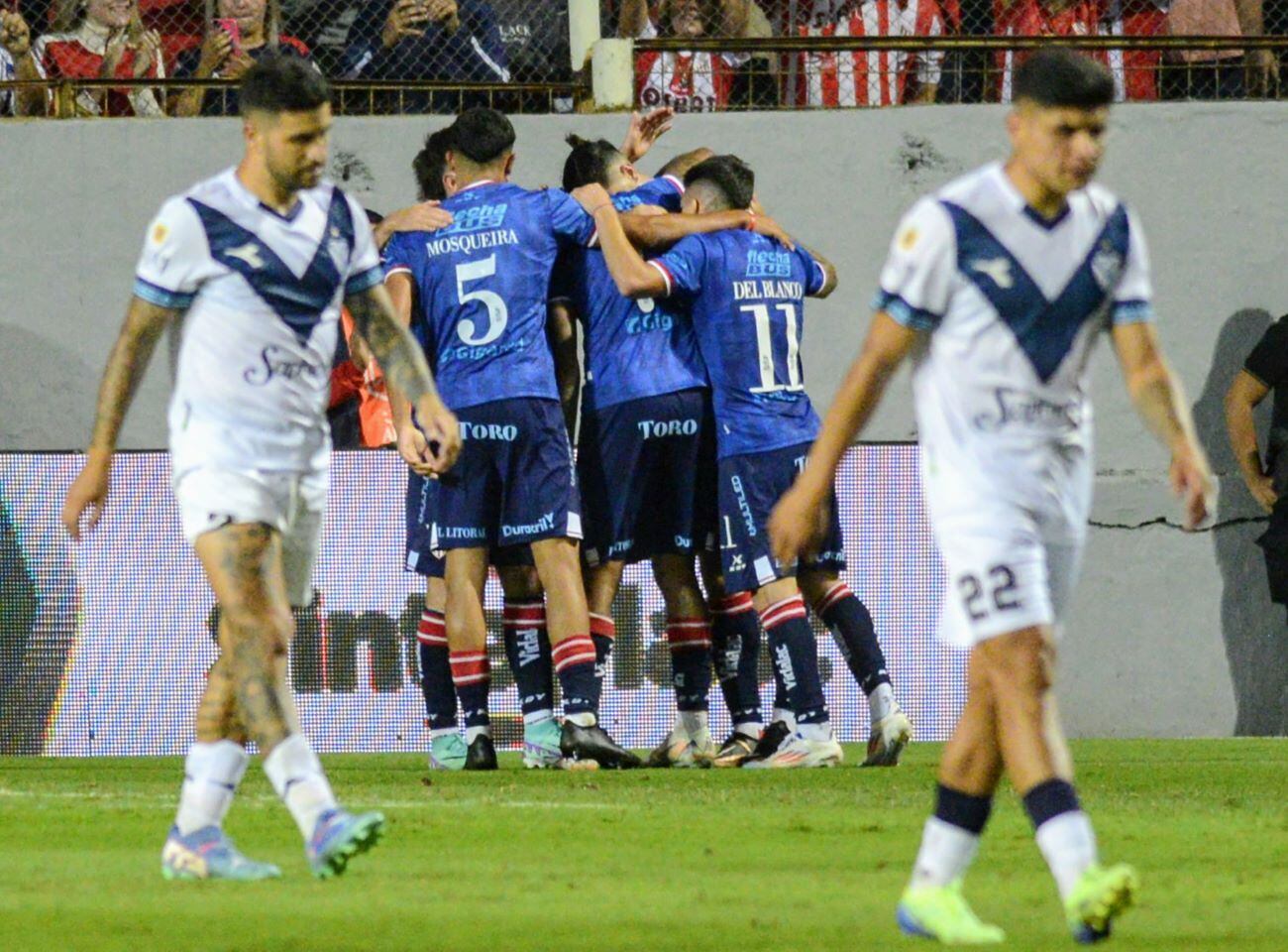 Vélez Sarsfield empata 0-0 ante Unión de Santa Fe en un partido que podría definir al campeón de la Liga Profesional. (Fotobaires)