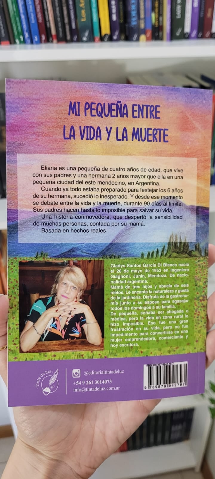 "Mi pequeña entre la vida y la muerte: noventa días al límite", un libro de Gladys García, ilustrado por Julieta González.