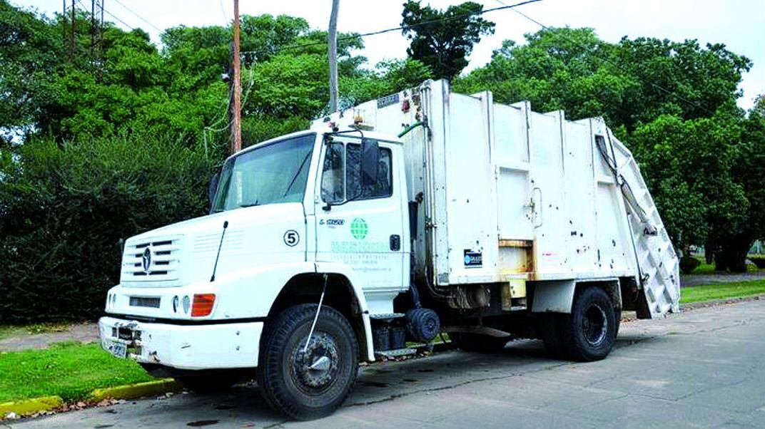 El trabajador murió a causa de quedar aplastado por la compactadora.